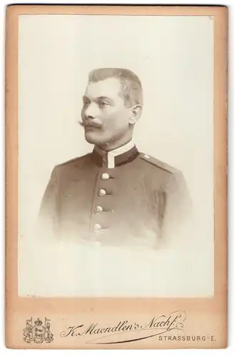 Fotografie K. Maendlens, Strassburg i. E., Ecke des Nicolausringes, Portrait Ufz. in Uniform mit Kurzhaarfrisur