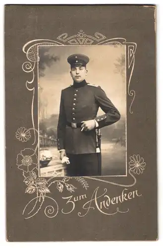Fotografie unbekannter Fotograf und Ort, Portrait Soldat in Uniform Rgt. 8 mit Bajonett und Portepee