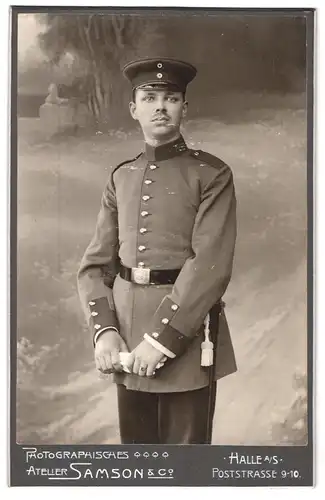 Fotografie Atelier Samson & Co., Halle a. S., Poststr. 9-10, Portrait Soldat in Uniform Rgt. 27 mit Bajonett Portepee