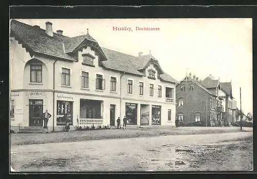 AK Husby, Dorfstrasse mit Buchhandlung