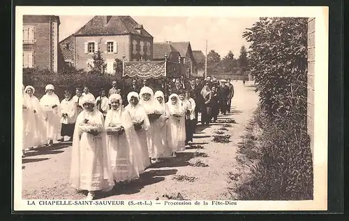 AK La Chapelle-Saint-Sauveur, Procession de la Fete-Dieu