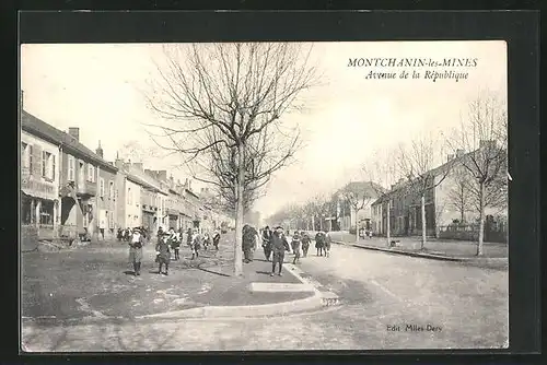 AK Montchanin-les-Mines, Avenue de la Rèpublique