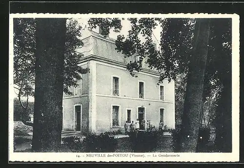 AK Neuville-le-Poitou, La Gendarmerie