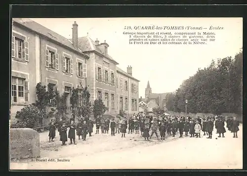 AK Quarrè-les-Tombes, Ècoles - Groupe important et rècent, comprenant la Mairie