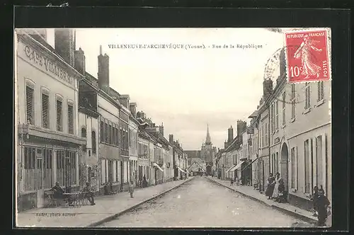 AK Villeneuve-l’Archevêque, Rue de la Rèpublique