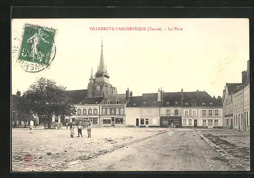 AK Villeneuve-l’Archevêque, La Place et l`Eglise