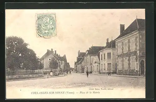 AK Coulanges-sur-Yonne, Place de la Mairie