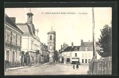 AK Coulanges-sur-Yonne, La Place