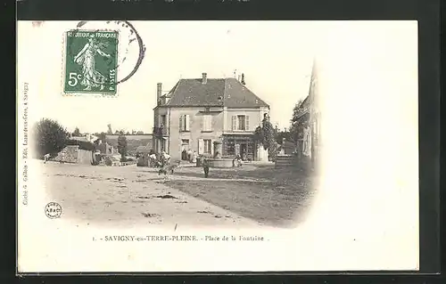 AK Savigny-en-Terre-Pleine, Place de la Fontaine