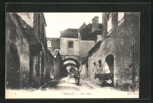 AK Vèzelay, Une Rue, Strassenpartie