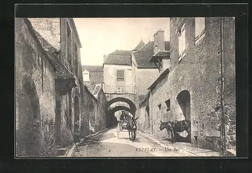 AK Vèzelay, Une Rue, Strassenpartie