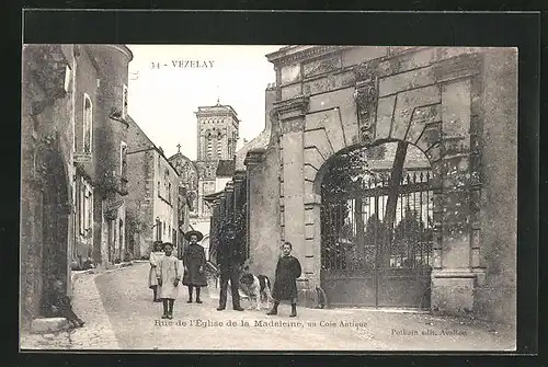 AK Vèzelay, Rue de l`Èglise de la Madeleine, un Coin Antique