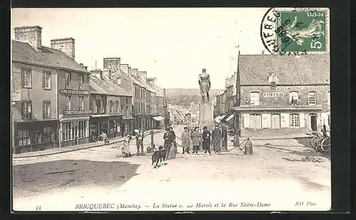 AK Bricquebec, La Statue, La Marois et la Rue Notre-Dame