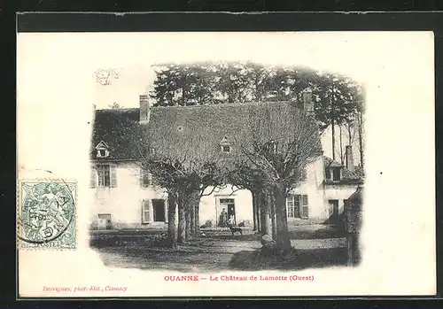 AK Ouanne, Le Chateau de Lamotte, Frau im Hauseingang