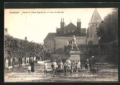 AK Sergines, Statue de Blaise Rigault sur la Place du Marche