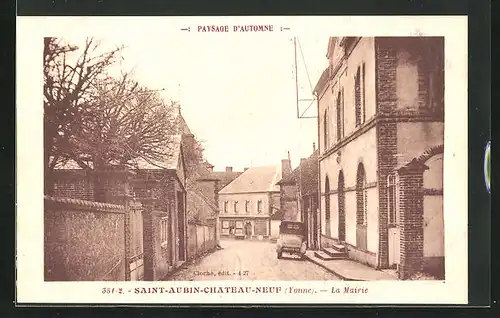 AK Saint-Aubin-sur-Yonne, La Mairie, parkendes Auto am Strassenrand