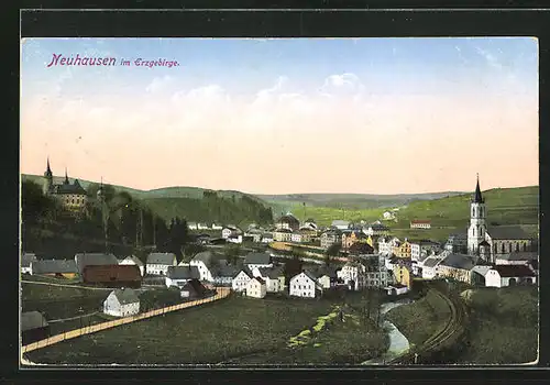 AK Neuhausen im Erzgeb., Stadtansicht mit Schloss und Kirche