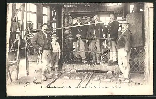 AK Montceau-les-Mines, Descente dans la Mine, Männer im Fahrstuhl zum Kohleschacht
