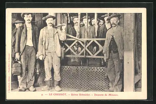 AK Le Creusot, Descente de Mineurs, Usines Schneider, Kohlekumpel im Aufzug