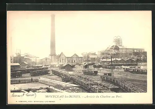 AK Montceau-les-Mines, Arrivee du Charbon au Port, Blick auf die langen Kohlezüge