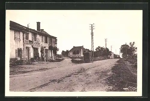 AK St-Julien-de-Jonzy, La Place du Monument