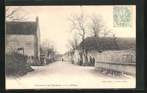 AK Ormoy, Auxerre et ses Environs, Menschen vor ihren Häusern auf der Strasse