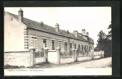 AK Saint-Valerien, La Gendarmerie, Facade