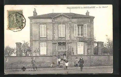 AK Villeneuve-la-Dondarge, La Mairie, Facade