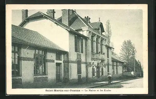 AK Saint-Martin-sur-Ouanne, La Mairie et les Ecoles