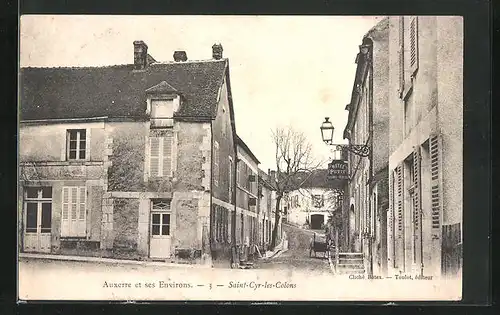 AK Saint-Cyr-les-Colons, Strassenszene im Ort mit dem Hotel Petit