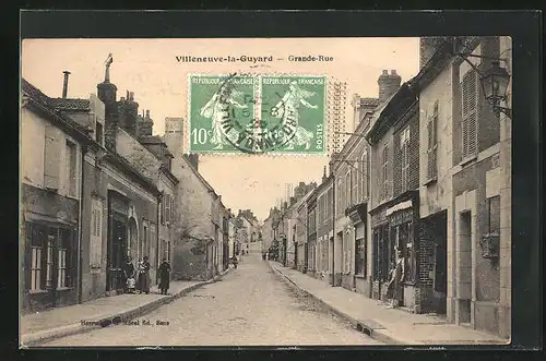 AK Villeneuve-la-Guyard, Grande Rue, Partie an den Wohnhäusern