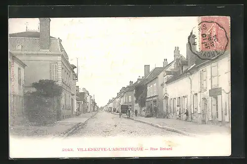 AK Villeneuve-L`Archeveque, Rue Breard, Blick über die Strasse