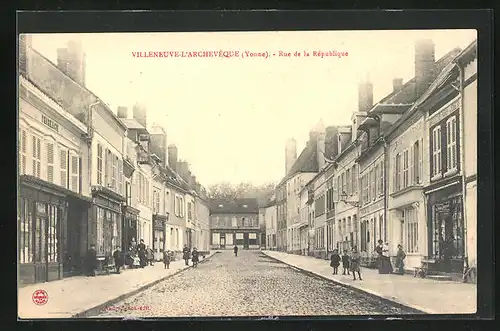 AK Villeneuve-L`Archeveque, Rue de la Republique, Kinder auf der Strasse