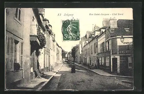 AK Joigny, Rue Saint-Jacques. Passanten auf der Strasse