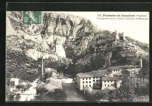 AK Fontaine de Vaucluse, Vue gènèrale de la Vallèe et Chateau de Pètrarque