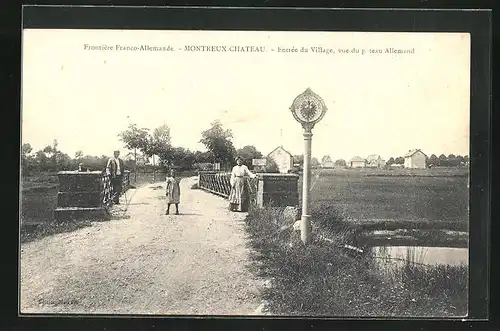 AK Montreux-Chateau, Entrèe du Village, vue du pateau Allemand