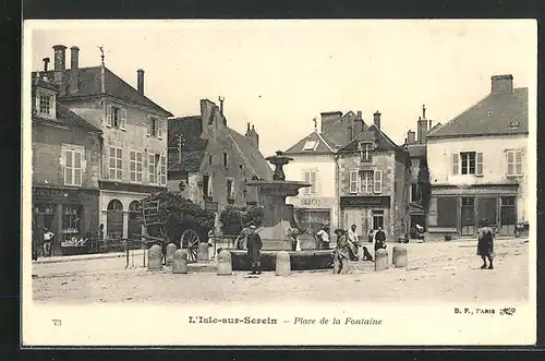 AK L`Isle-sur-Serein, Place de la Fontaine