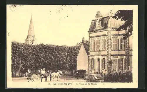 AK La Celle-St-Cyr, La Place et la Mairie