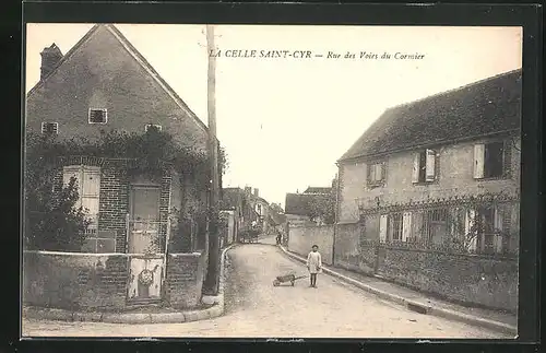 AK La Celle-St-Cyr, Rue des Voies du Cormier
