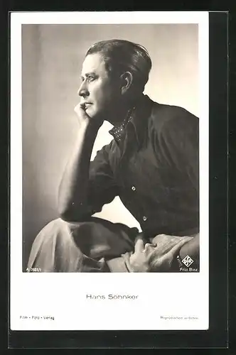 AK Schauspieler Hans Söhnker stützt nachdenklich den Kopf auf die Hand