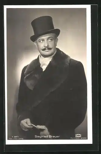 AK Schauspieler Siegfried Breuer mit Mantel und Zylinder