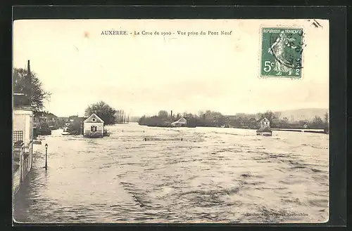 AK Auxerre, La Crue de 1910, Vue prise du Pont Neuf, Szene im Hochwasser
