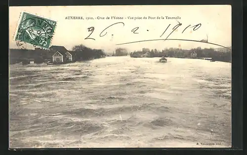 AK Auxerre, La Crue de 1910, Vue prise du Pont de la Tournelle, Blick über die Überflutete Stadt