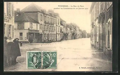 AK Tonnere, Inondations du 20 Janvier 1910, La Rue du Pont, Strassenansicht im Hochwasser