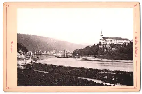 Fotografie Fotograf unbekannt, Ansicht Tetschen / Sächs. Schweiz, Kloster & Flusslauf