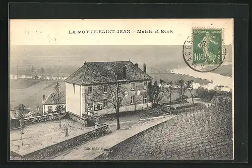 AK La Motte-Saint-Jean, Mairie et Ecole