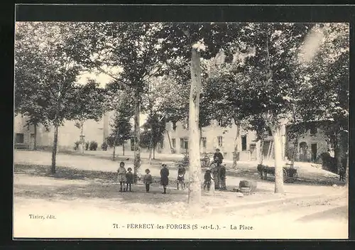 AK Perrecy-les-Fourges, La Place