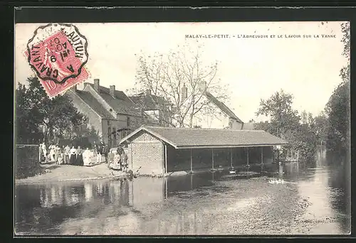 AK Malay-le-Petit, L`Abreuvoir et le Lavoir sur la Vanne