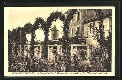 AK Romanèche-Thorins, Propriète de M. J. Desmarquest - Le Moulin-à-Vent