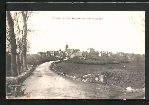 AK Saint-Leger-sous-Beuvray, Partie am Weg in den Ort, Blick zur Kirche